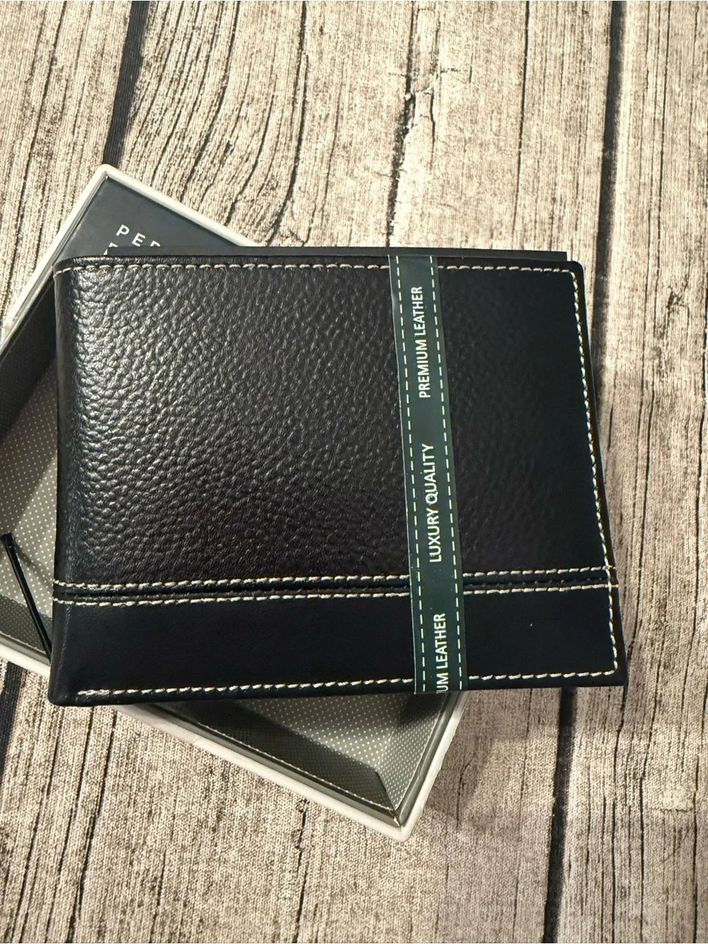 NWT! Perry Ellis men’s premium leather wallet and valet. In box, ready to gift!